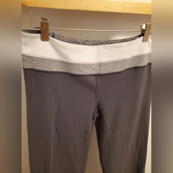 Lululemon Reversible Yoga pants. Grey and white. Size 10. - Picture 3 of 11